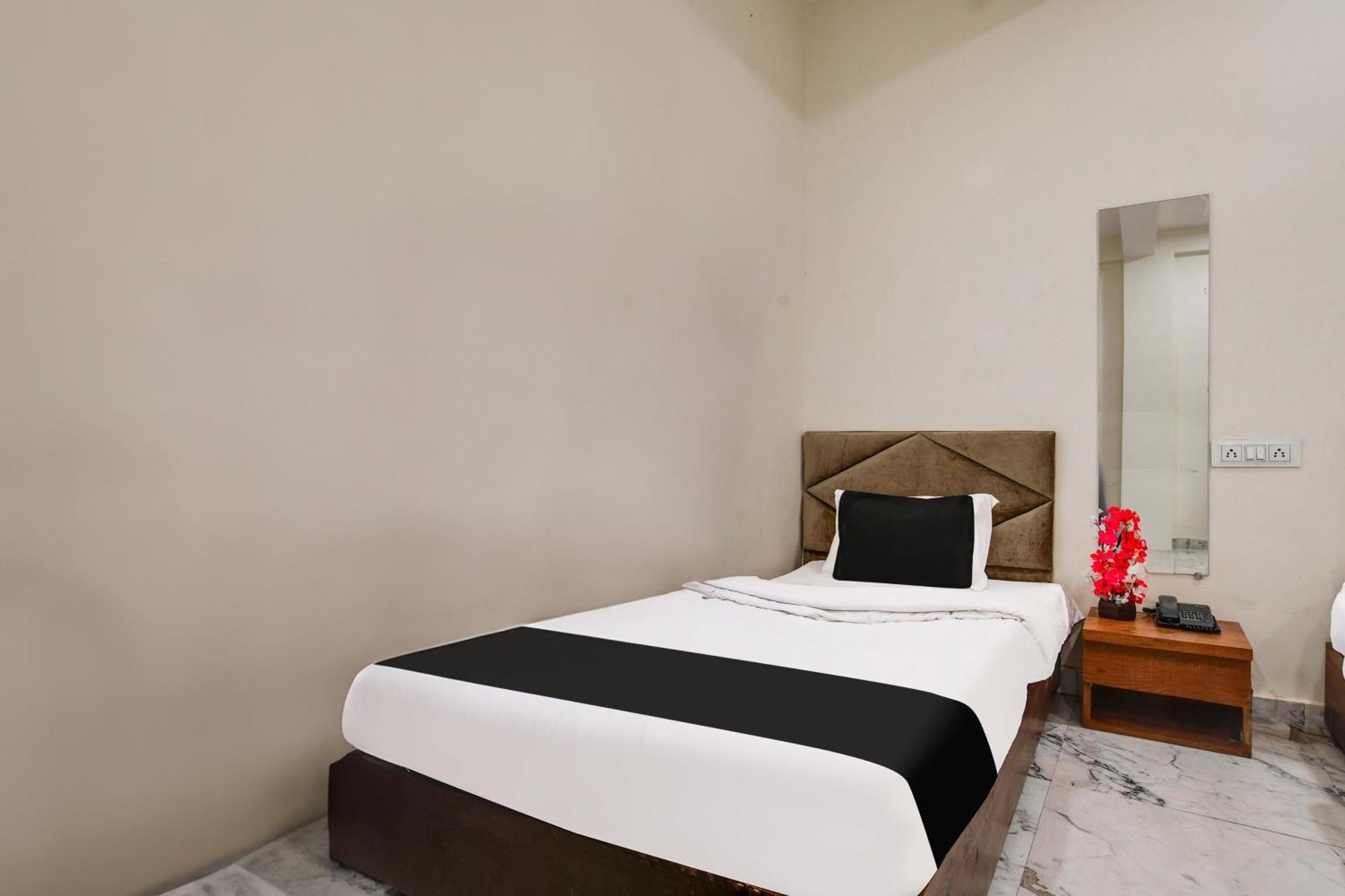 Hotel O Ujjain Near Hari Fatak Екстер'єр фото