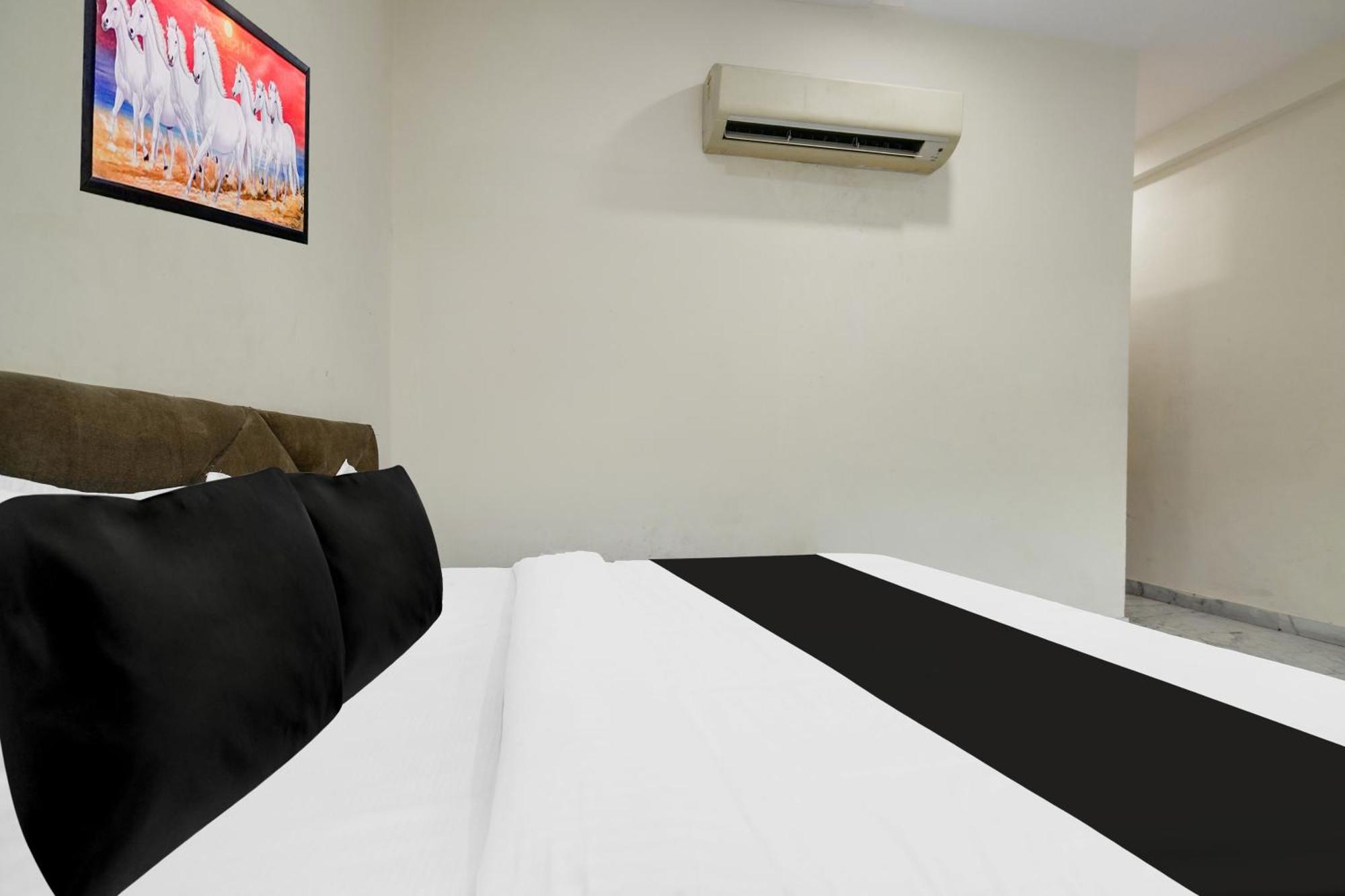 Hotel O Ujjain Near Hari Fatak Екстер'єр фото