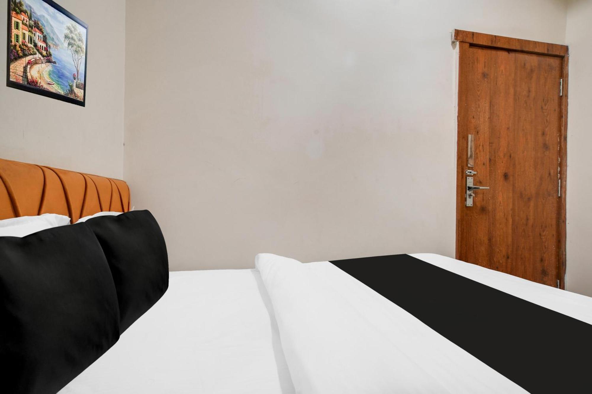 Hotel O Ujjain Near Hari Fatak Екстер'єр фото
